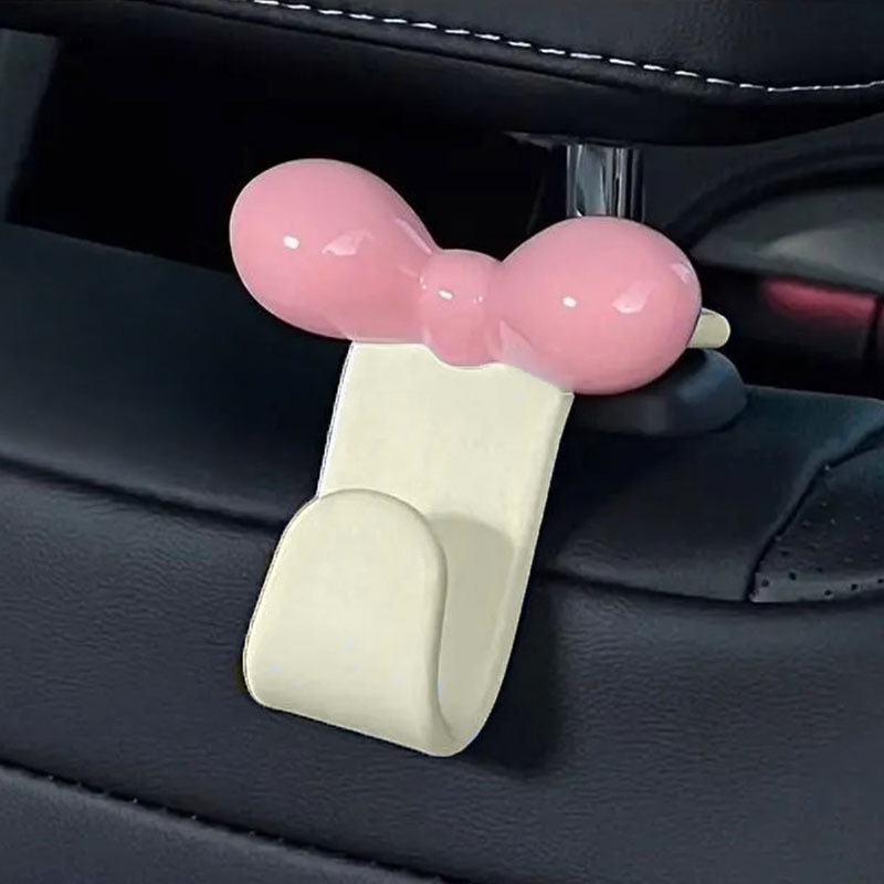 Travel Accessories Gadget - ตะขอแขวนหลังเบาะรถยนต์แบบมินิมอล อุปกรณ์จัดเก็บของใช้ในรถยนต์ สำหรับกระเป๋าถือ ขนม และของใช้สำหรับการเดินทาง