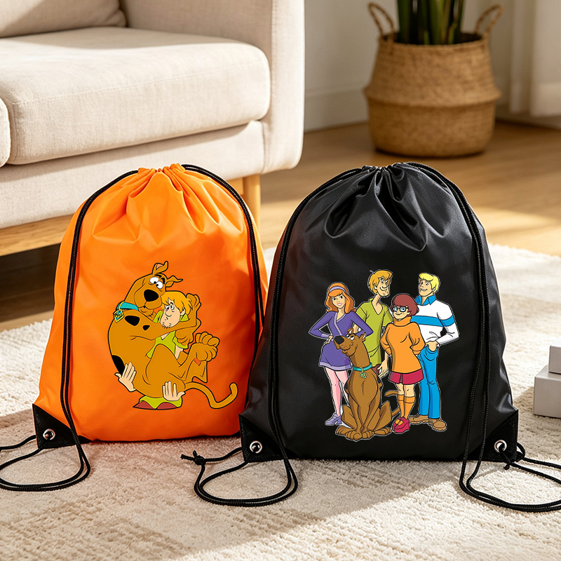 Travel Accessories For Dogs - กระเป๋าเก็บของแบบมีเชือกผูกลายสุนัขสกูบี้ดู กระเป๋าเป้สะพายหลังลายการ์ตูนสุดเท่ ผลิตจากโพลีเอสเตอร์ พิมพ์ลายอนิเมะน่ารัก น้ำหนักเบา เหมาะสำหรับการเดินทาง